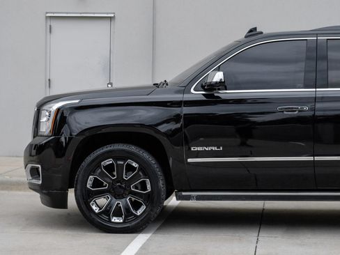 Used 2019 GMC Yukon Denali w/ Denali Ultimate Black Edition AWD/4WD image 18