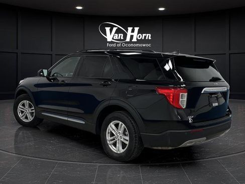 Used 2022 Ford Explorer XLT image 3