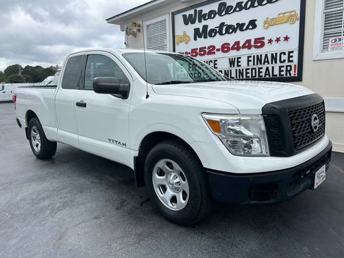 Used 2019 Nissan Titan S image 2