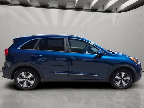 Used 2020 Kia Niro LX image 12