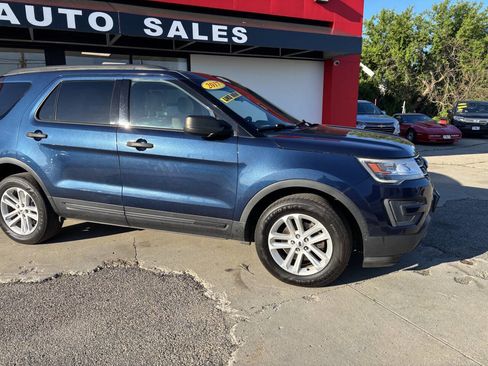 Used 2017 Ford Explorer 4WD image 2