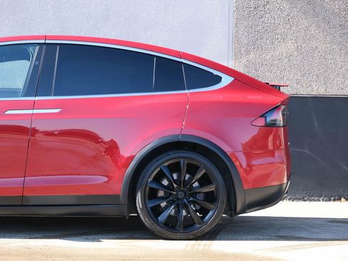 Used 2018 Tesla Model X 75D image 8