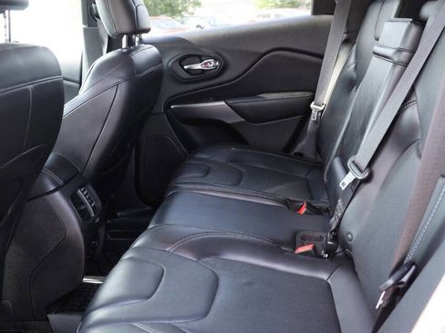 Used 2019 Jeep Cherokee Limited image 17