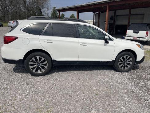 Used 2017 Subaru Outback 2.5i Limited image 6