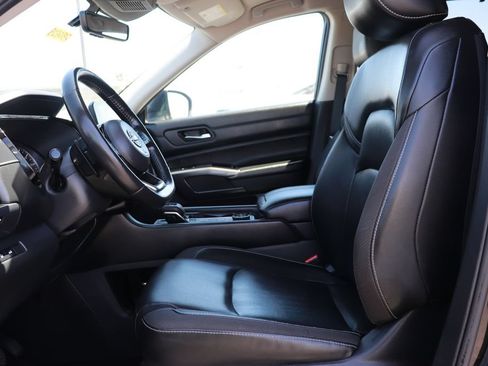 Used 2023 Nissan Pathfinder SL AWD/4WD image 11