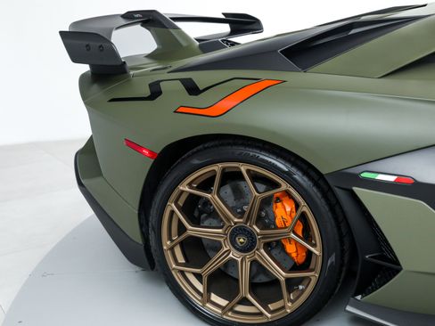 Used 2020 Lamborghini Aventador SVJ image 14