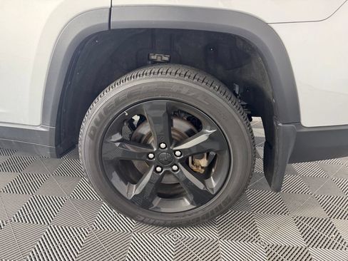 Used 2023 Jeep Grand Cherokee L Altitude AWD/4WD image 14