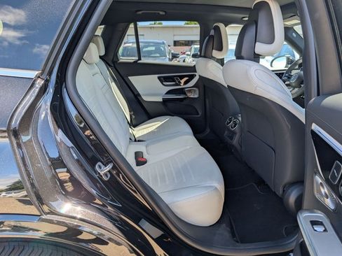 Used 2024 Mercedes-Benz GLC 300 4MATIC image 20
