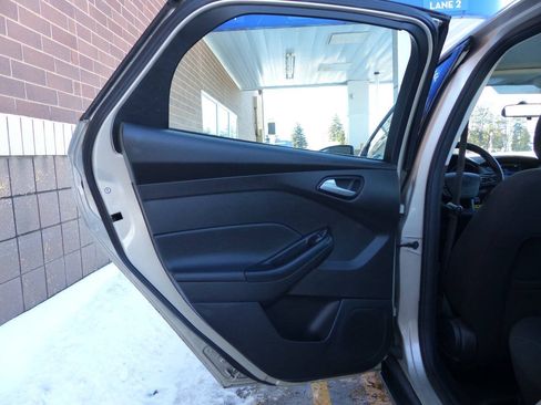 Used 2017 Ford Focus SE FWD image 34