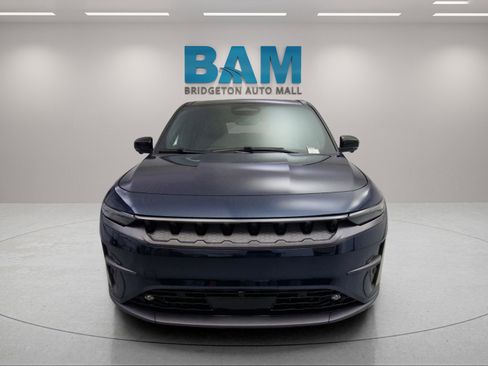 New 2025 Jeep Wagoneer Limited image 2