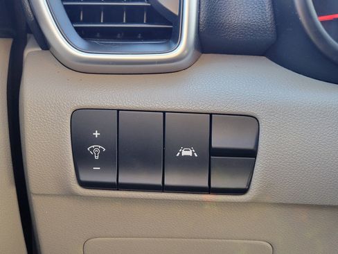 Used 2022 Kia Sportage LX image 17