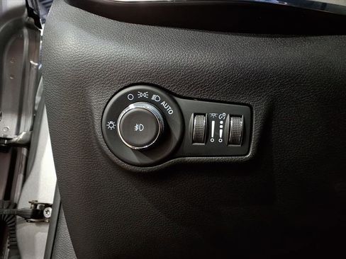 Used 2022 Jeep Compass Limited w/ Sun and Sound Group image 24