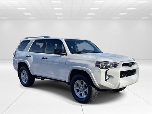 Used 2018 Toyota 4Runner SR5 image 1