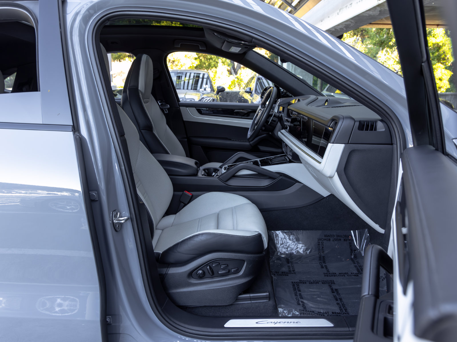 Certified 2024 Porsche Cayenne Coupe AWD/4WD image 56