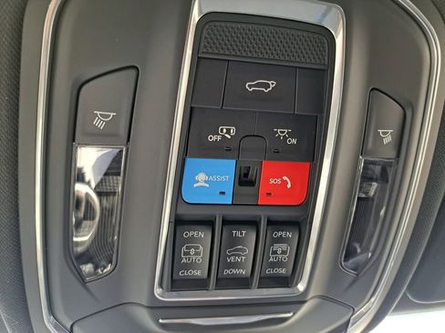 New 2026 Jeep Compass Latitude image 16