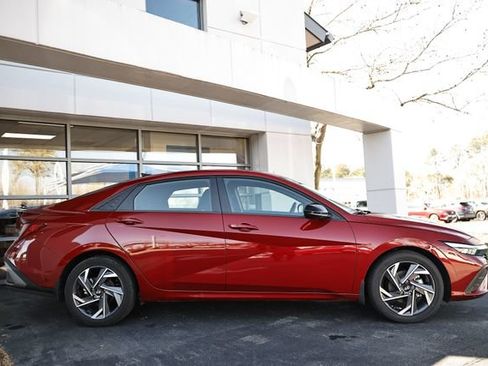 Certified 2025 Hyundai Elantra Sport FWD image 4