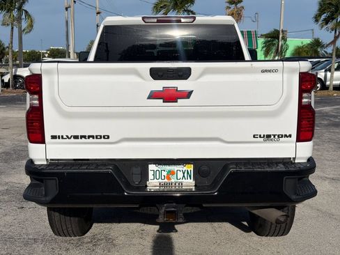 Used 2022 Chevrolet Silverado 2500 Custom w/ Custom Value Package AWD/4WD image 4