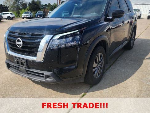 Certified 2023 Nissan Pathfinder SV image 2