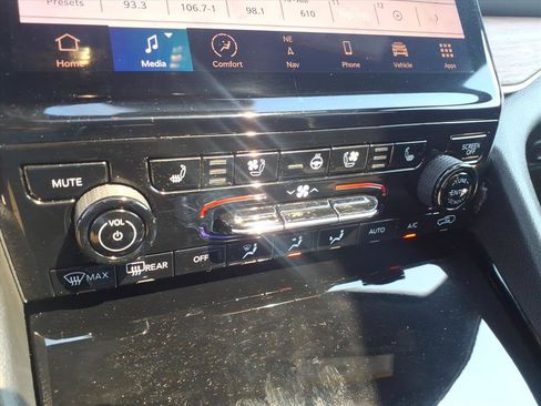 Used 2022 Jeep Grand Cherokee L Summit w/ MOPAR Finishing Package image 17