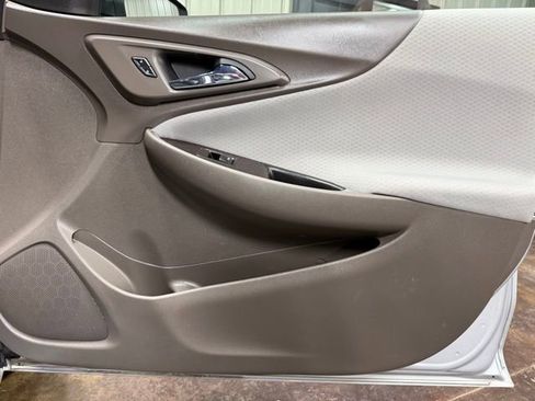 Used 2020 Chevrolet Malibu LT FWD image 25