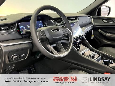 New 2025 Jeep Grand Cherokee Altitude AWD/4WD image 27
