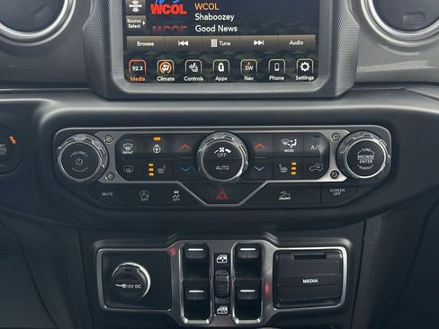 Used 2022 Jeep Wrangler Unlimited Sahara w/ LED Lighting Group image 23