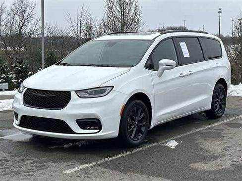 Used 2021 Chrysler Pacifica Limited w/ S Appearance Package image 1