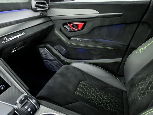 Used 2024 Lamborghini Urus Performante AWD/4WD image 44