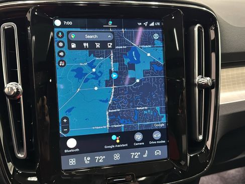 Used 2026 Volvo XC40 B4 Plus w/ Climate Package image 16