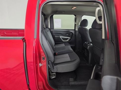 Used 2024 Nissan Titan SV w/ SV Convenience Package image 17