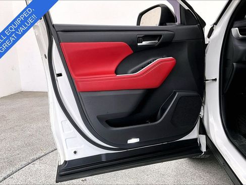 Used 2023 Toyota Highlander XSE image 24