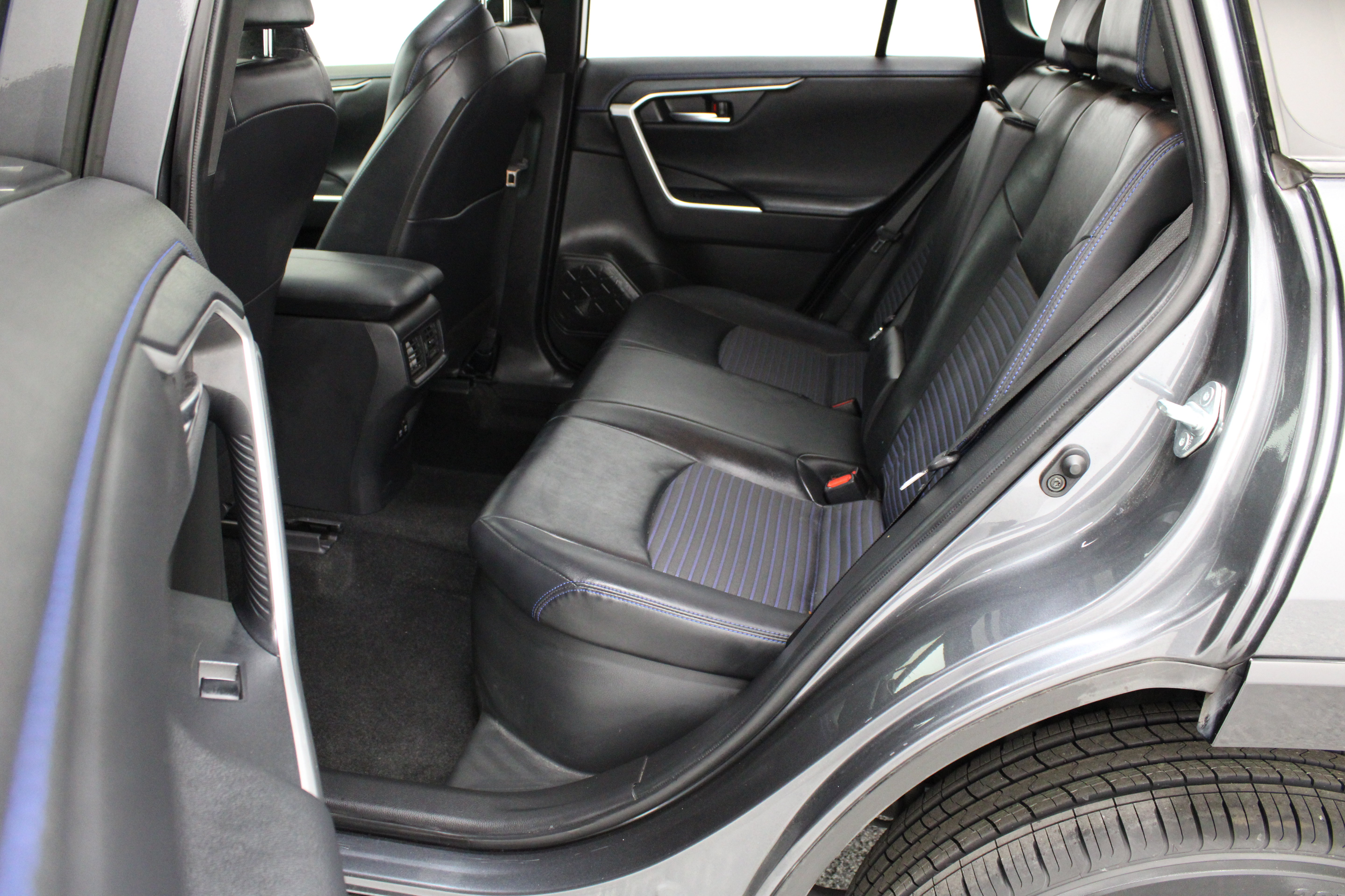 Used 2020 Toyota RAV4 XSE AWD/4WD image 30