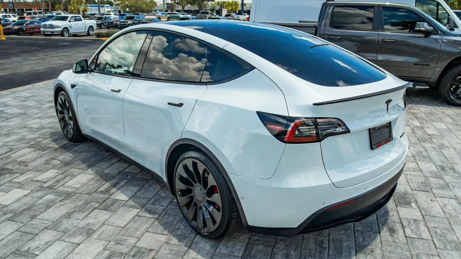 Used 2022 Tesla Model Y Performance AWD/4WD image 7