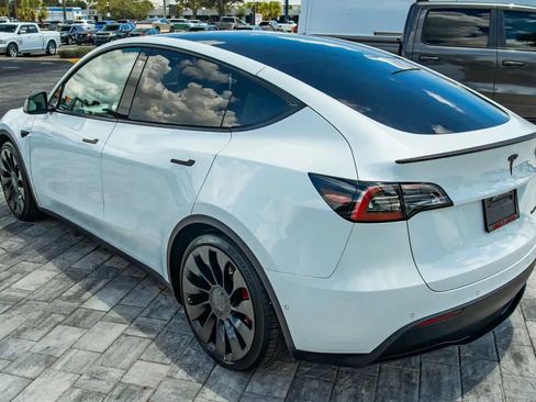 Used 2022 Tesla Model Y Performance AWD/4WD image 7