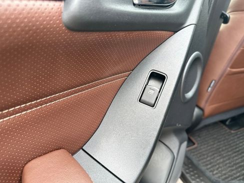 Used 2017 Subaru Forester 2.5i Touring AWD/4WD image 23