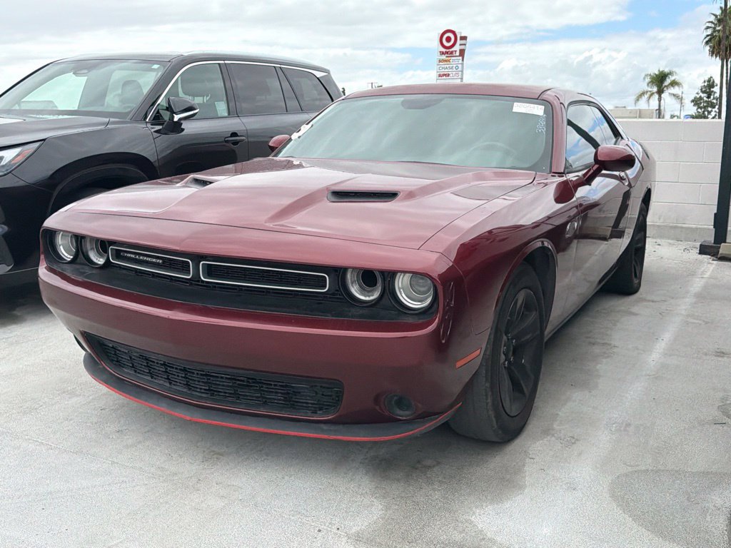 Used 2019 Dodge Challenger SXT RWD image 3
