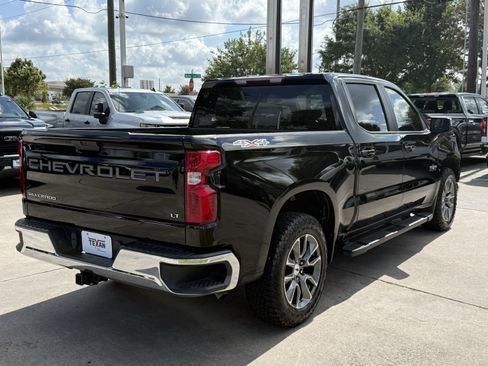 Used 2022 Chevrolet Silverado 1500 LT AWD/4WD image 5