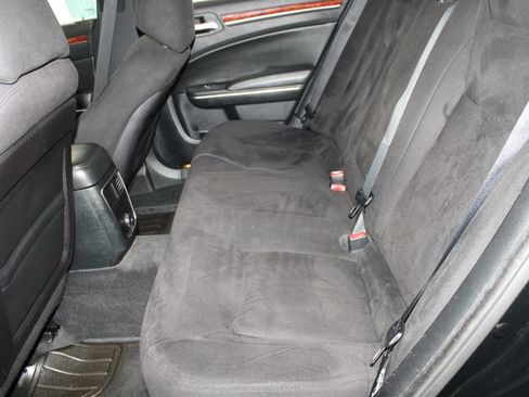 Used 2012 Chrysler 300 RWD image 22