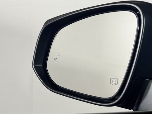 Used 2023 Toyota Highlander XLE AWD/4WD image 41