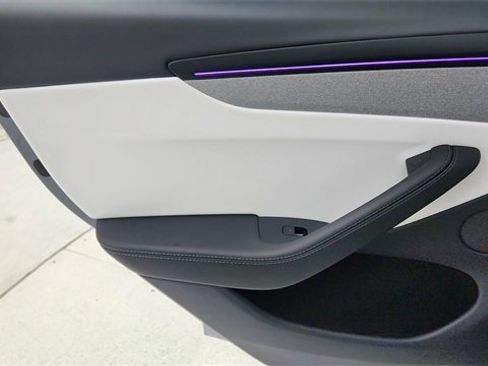 Used 2026 Tesla Model Y 2WD image 30