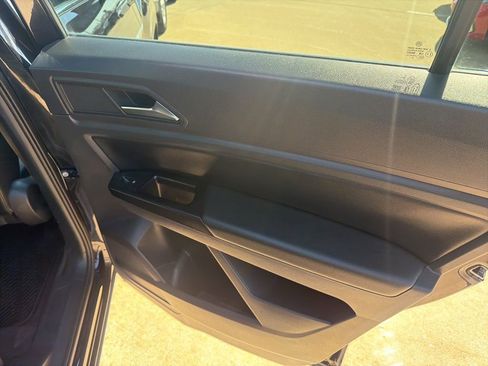 Used 2020 Volkswagen Atlas Cross Sport SE w/ Panoramic Sunroof Package image 26