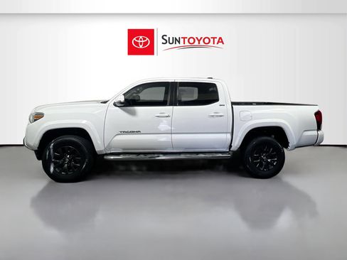 Used 2022 Toyota Tacoma SR5 w/ Technology Package image 7