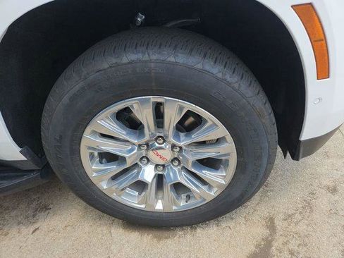 Used 2025 GMC Yukon XL Denali AWD/4WD image 4