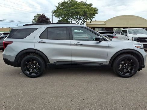 Used 2023 Ford Explorer ST-Line AWD/4WD image 6