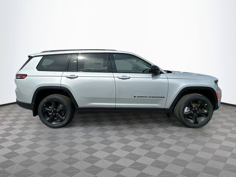 New 2025 Jeep Grand Cherokee L Altitude image 3