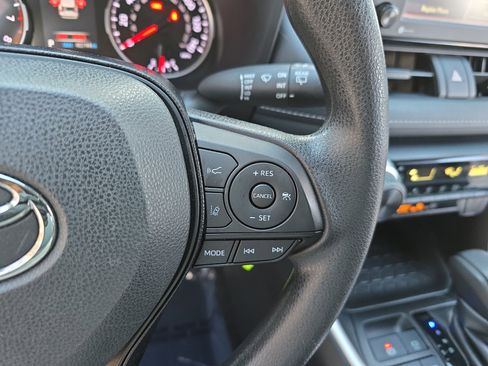 Used 2021 Toyota RAV4 LE image 17