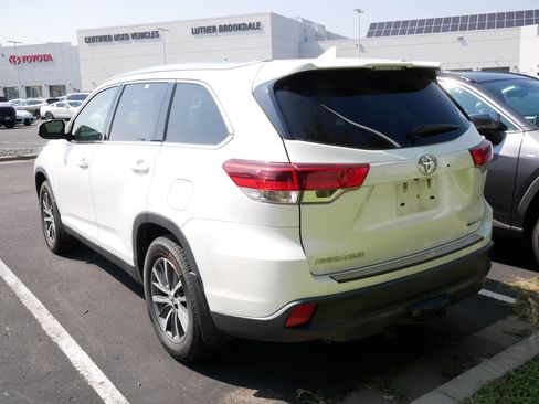 Used 2019 Toyota Highlander XLE AWD/4WD image 6