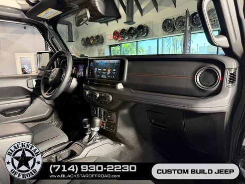 Used 2025 Jeep Wrangler Unlimited Rubicon AWD/4WD image 18