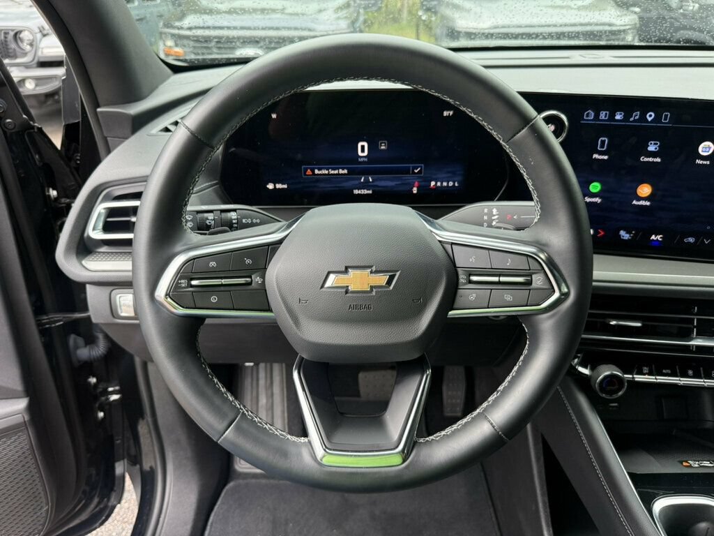 Used 2026 Chevrolet Traverse LT FWD image 5