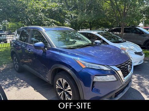 Used 2022 Nissan Rogue SV w/ SV Premium Package FWD image 3